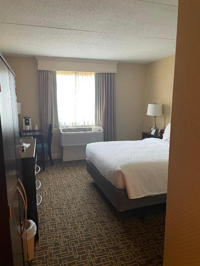 Holiday Inn Express Philadelphia Penn'S Landing By Ihg Exterior photo
